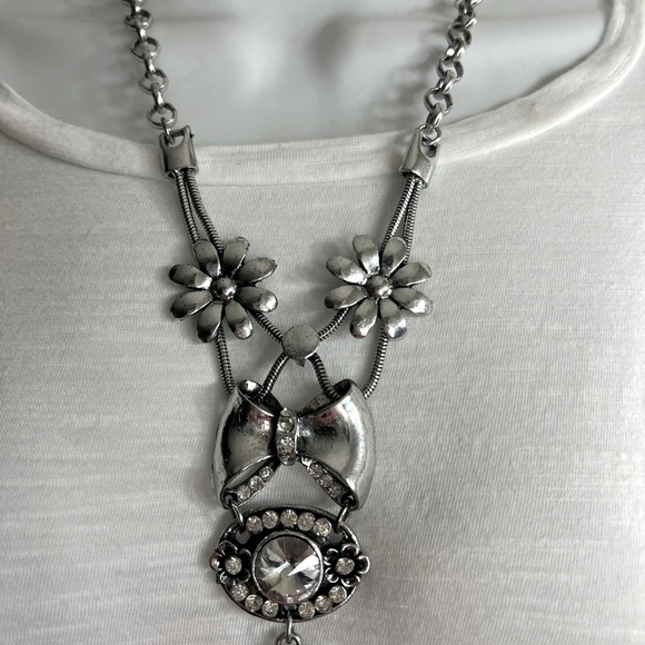 GORGEOUS SILVER BLING NECKLACE - Picture 3 of 7